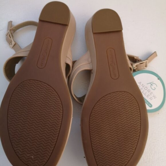 NWT Andrew Geller Ladies Size 7M Beige Wedge heel Thong Sandals - Picture 2 of 4
